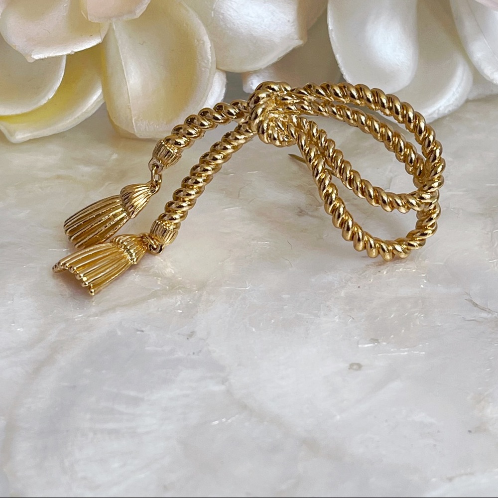 Vintage Gold Tone Twisted Rope Bow Dangling Tassel Statement Brooch
